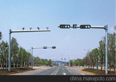 중국 Ancho 직류 전기를 통한 놀이쇠, 6m 교차하는 팔을 가진 주문 고속도로/차도 전등 기둥 협력 업체