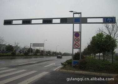 중국 주문화 신호등 폴란드 Gr65 4m/6m를 직류 전기를 통한 도로 전등 기둥 신호하십시오 협력 업체