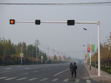 중국 강철 폴란드 11M 고도 4M 폭이 도로 교통 신호에 의하여 폴란드의 차도 직류 전기를 통했습니다 협력 업체