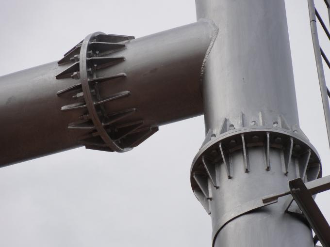 널리 이용된 단청 폴란드 탑 10m 200m가 220 Kv에 의하여 강관 관 직류 전기를 통했습니다 5