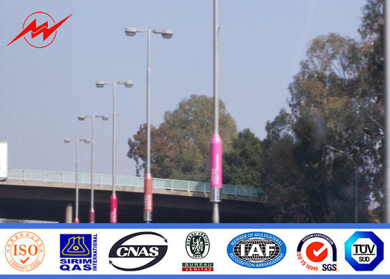 교차하는 팔을 가진 15m 20m 30m 가로등 폴란드가 Q235 강철에 의하여 직류 전기를 통했습니다