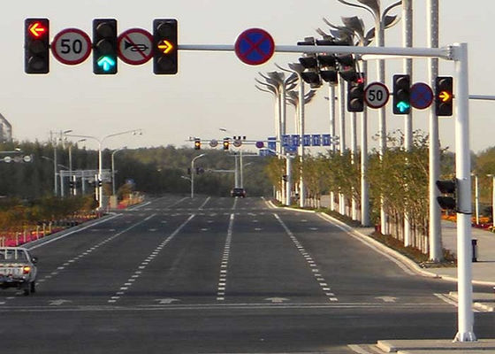 ISO 9001 고정 수나사를 가진 튼튼한 단 하나 팔 신호 도로 전등 기둥