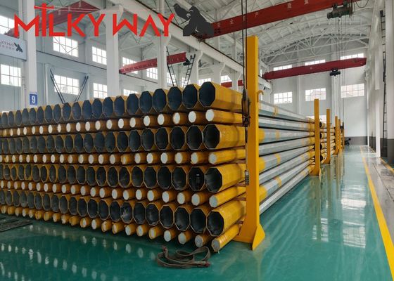 사용자 정의 가능한 설계 부하 300-1000kg 33kV 강철 전력 기둥과 다른 응용 프로그램에 대한 크로스 팔 액세서리